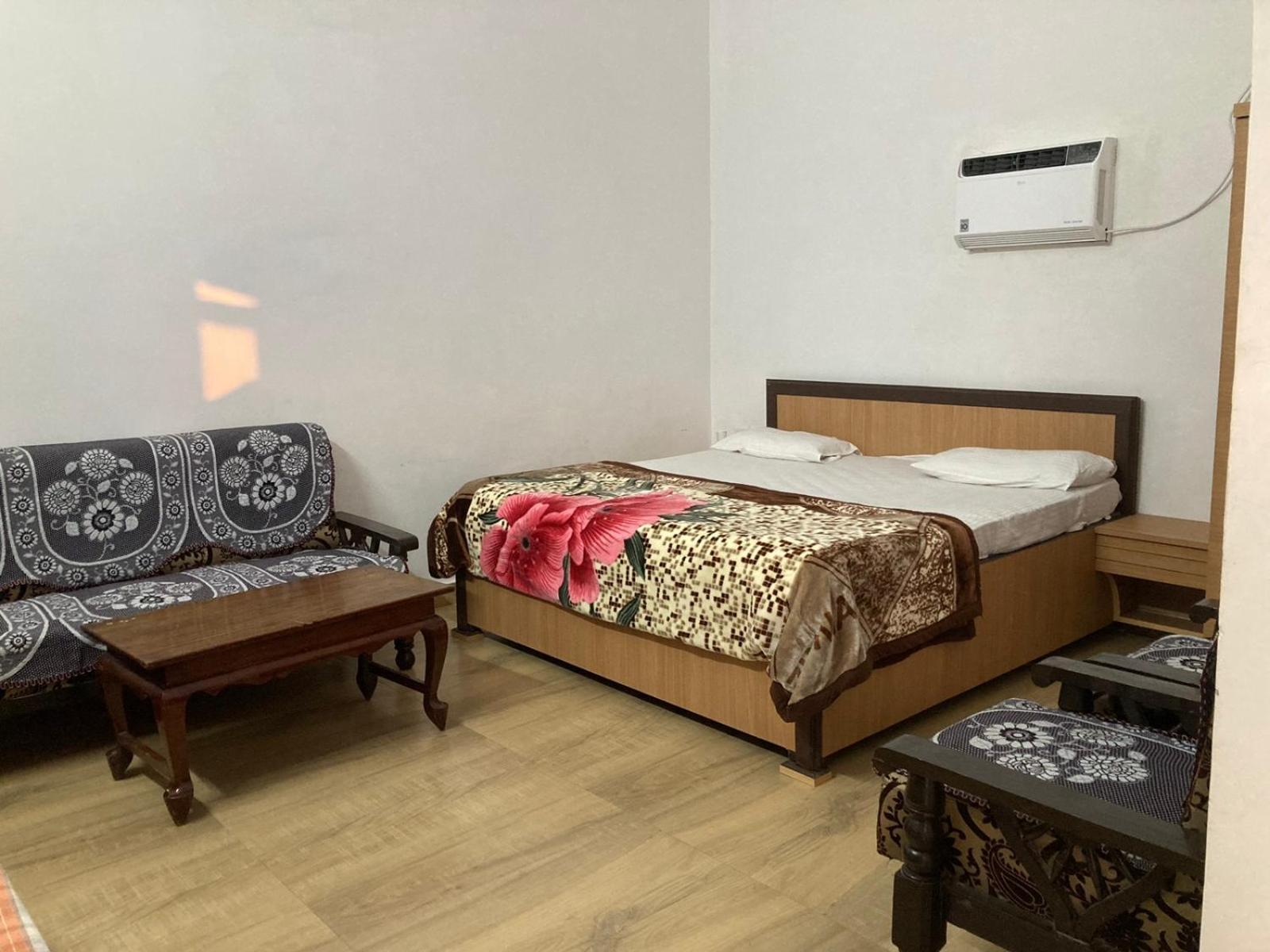 فندق Jp International Naimisharanya المظهر الخارجي الصورة